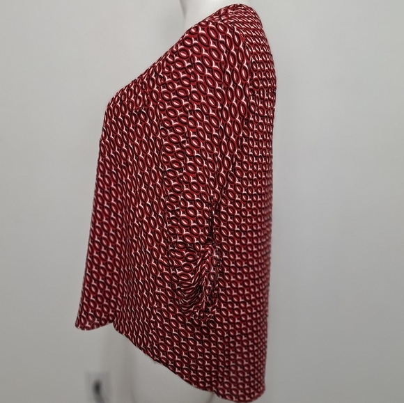 Red & White NEW Geometric Print Careerwear V-Neck Roll Tab Sleeve Blouse - Picture 4 of 15